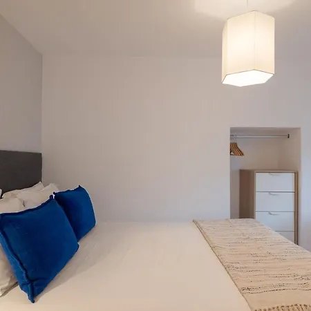 Contemporary In Chiado 3 *